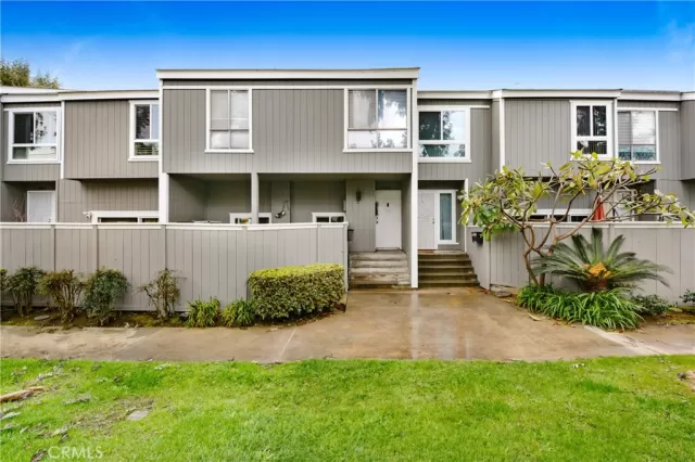 MLS: PW25026229 Condo For Sale