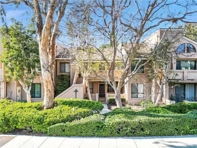 MLS: PW25026258 Condo For Sale