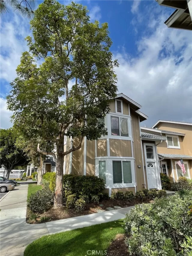 MLS: PW25033998 Condo For Sale