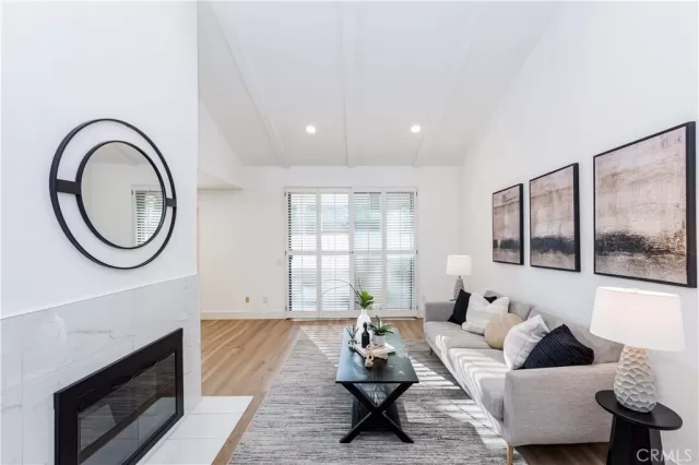 MLS: PW25035328 Condo For Sale