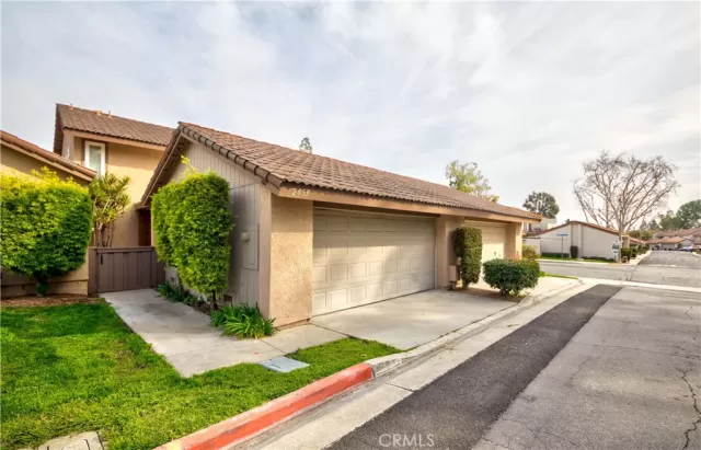 MLS: PW25036716 Condo For Sale