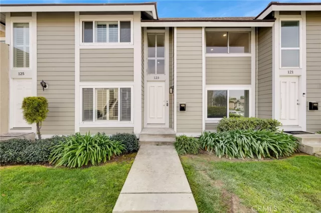 MLS: PW25044831 Condo For Sale