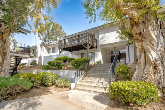 MLS: PW25051328 Condo For Sale