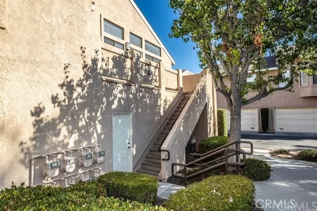 MLS: PW25053612 Condo For Sale