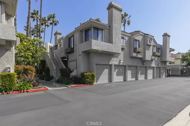 MLS: PW25053984 Condo For Sale