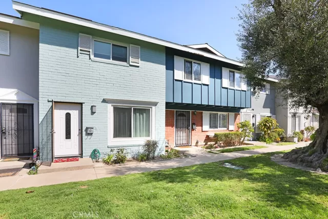 MLS: PW25055563 Condo For Sale