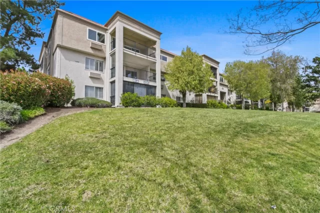 MLS: PW25059921 Condo For Sale