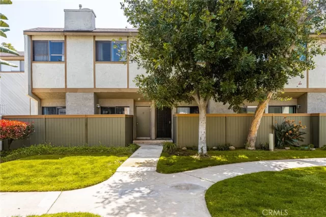 MLS: PW25065960 Condo For Sale