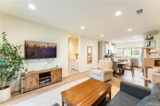 Photo #3: PW25068512 Listing 