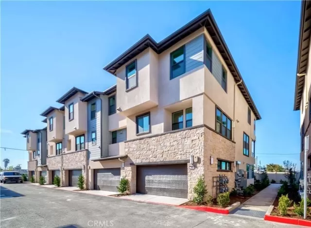 MLS: PW25076573 Condo For Sale