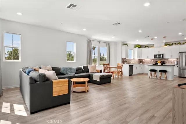 MLS: PW25093318 Condo For Sale