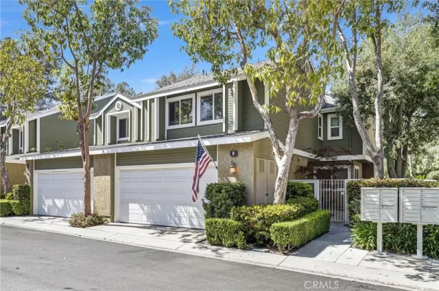 MLS: PW25096679 Condo For Sale