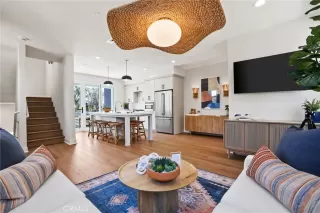 Photo #1: PW25103800 Listing 