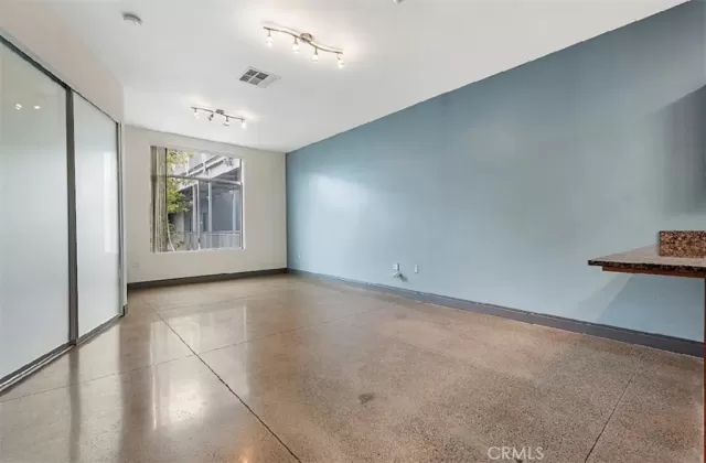 MLS: PW25112024 Condo For Sale