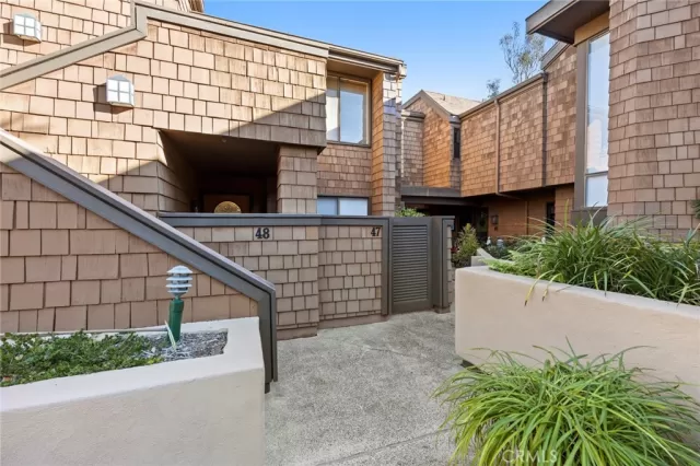 MLS: PW25112878 Condo For Sale