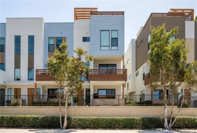 MLS: PW25113520 Condo For Sale