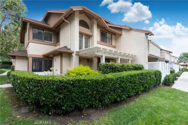 MLS: PW25113994 Condo For Sale