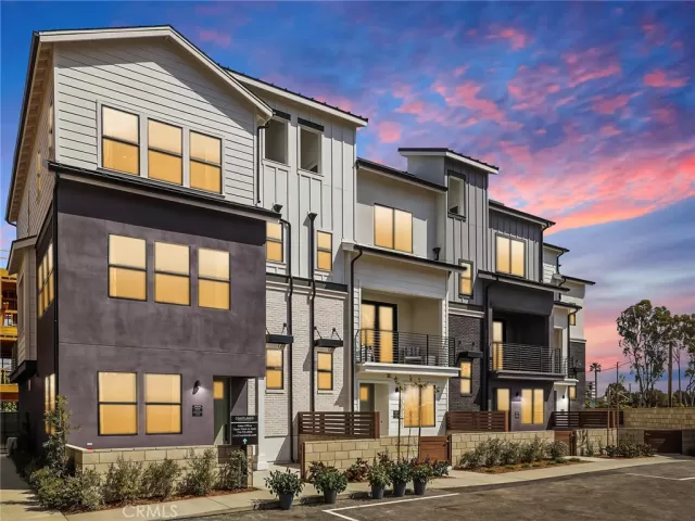 MLS: PW25114239 Condo For Sale