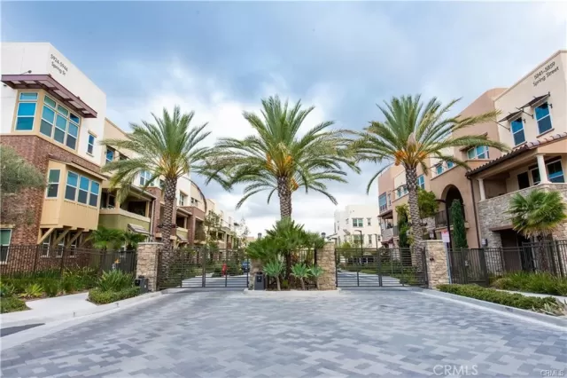 MLS: PW25115987 Condo For Sale