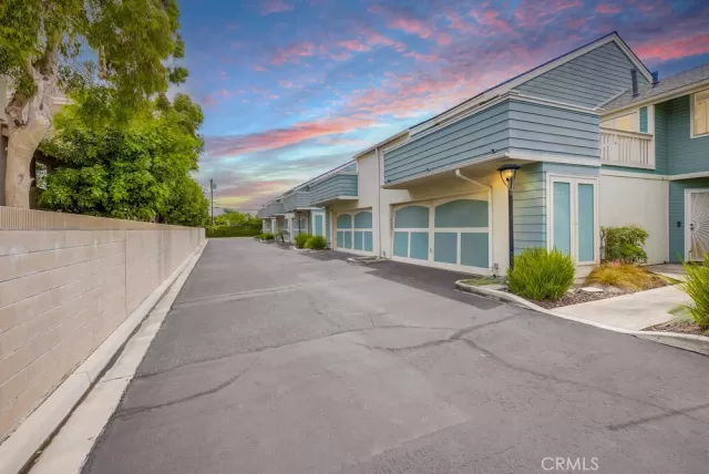 MLS: PW25119254 Condo For Sale