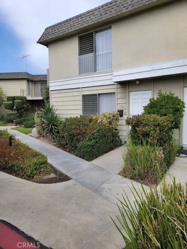 MLS: PW25122339 Condo For Sale