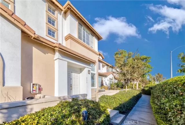 MLS: PW25124418 Condo For Sale