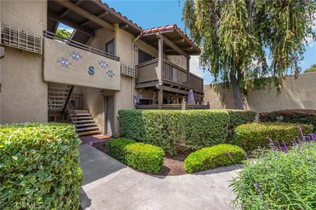 MLS: PW25125992 Condo For Sale