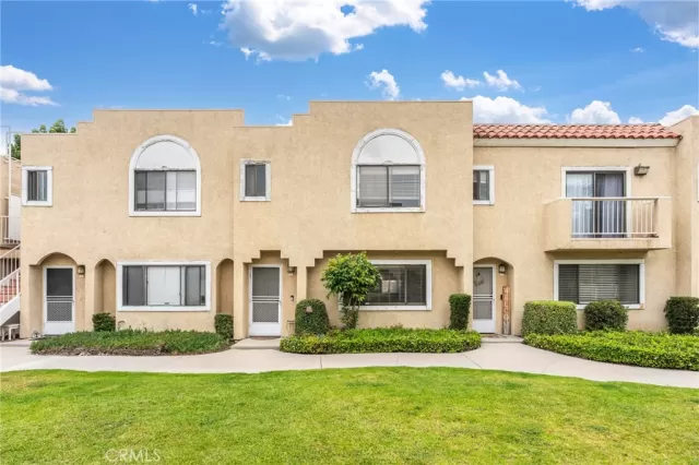 MLS: PW25128412 Condo For Sale