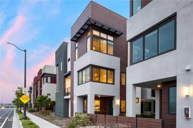 MLS: PW25129274 Condo For Sale