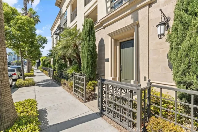 MLS: PW25130295 Condo For Sale