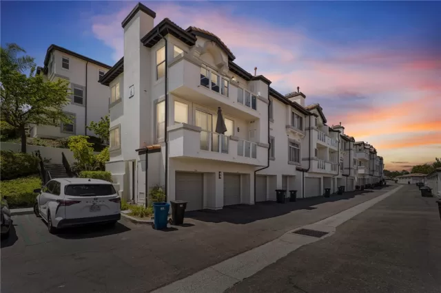 MLS: PW25132125 Condo For Sale