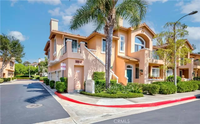 MLS: PW25132334 Condo For Sale