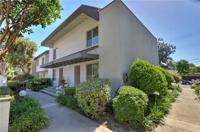 MLS: PW25136086 Condo For Sale