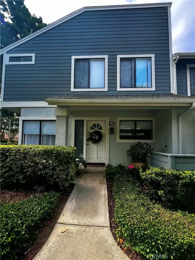 MLS: PW25139622 Condo For Sale