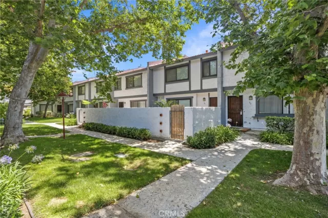 MLS: PW25139814 Condo For Sale