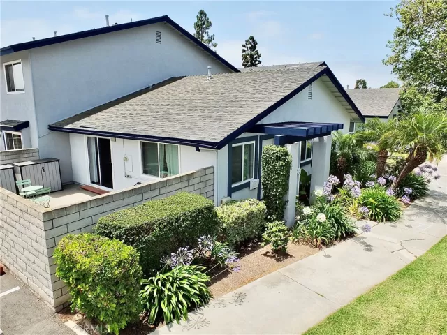 MLS: PW25139937 Condo For Sale