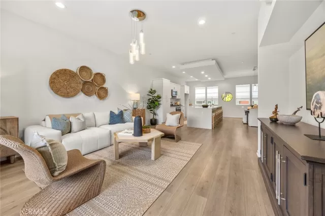 MLS: PW25141772 Condo For Sale