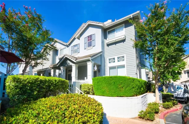 MLS: PW25152108 Condo For Sale