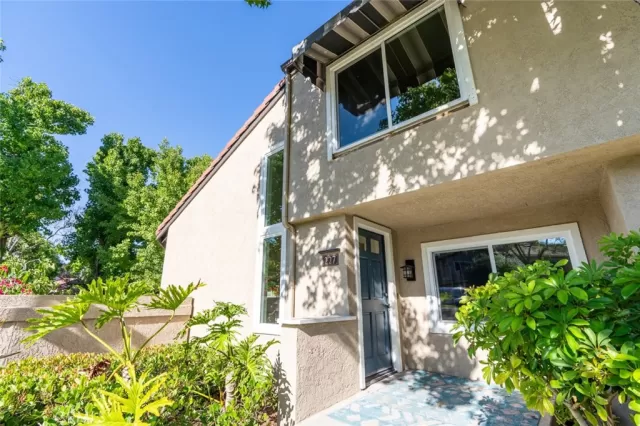 MLS: PW25153023 Condo For Sale