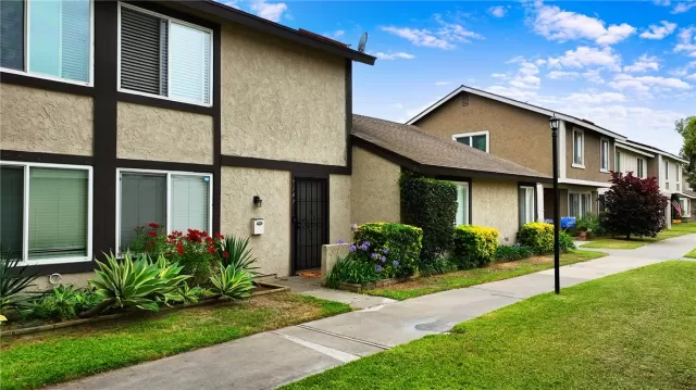 MLS: PW25154481 Condo For Sale