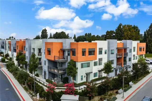 MLS: PW25157629 Condo For Sale