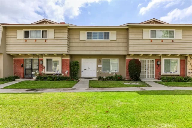 MLS: PW25159756 Condo For Sale