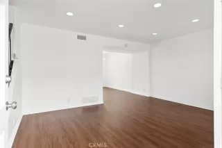 Photo #3: PW25159756 Listing 