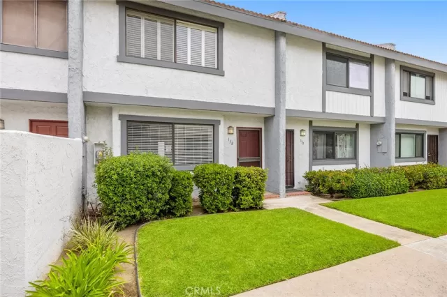 MLS: PW25161242 Condo For Sale