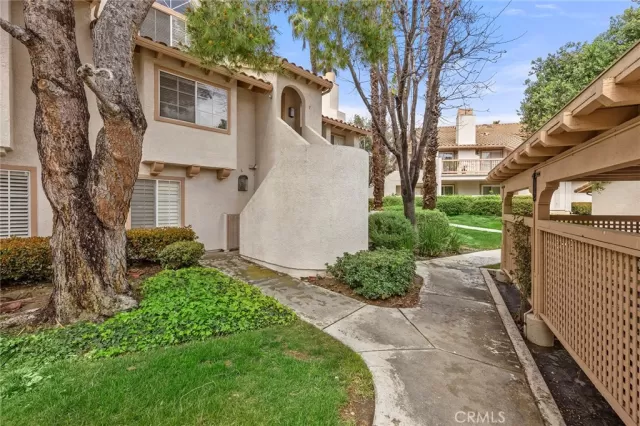 MLS: PW25165519 Condo For Sale