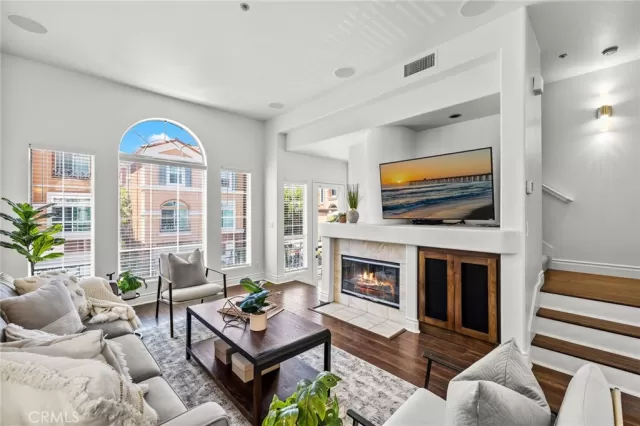 MLS: PW25165681 Condo For Sale