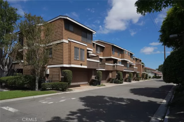 MLS: PW25167146 Condo For Sale