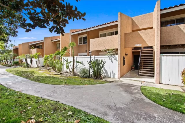 MLS: PW25176004 Condo For Sale