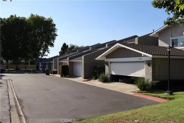 MLS: PW25178787 Condo For Sale