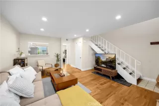 Photo #4: PW25181102 Listing